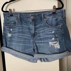 Tomgirl midi shorts - medium wash distressed